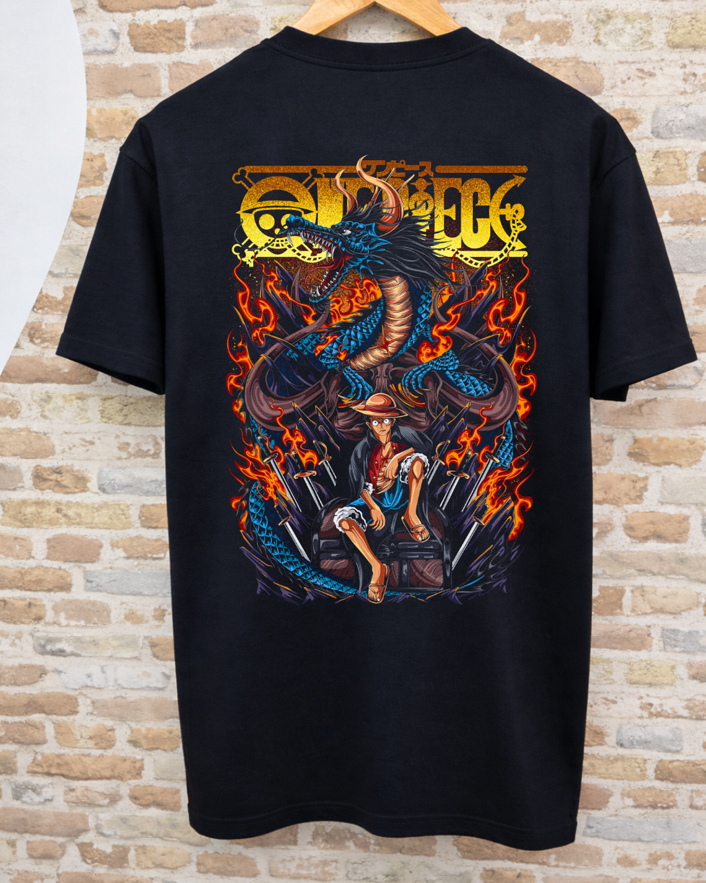 Camiseta One Piece - Luffy en el Trono del Dragón