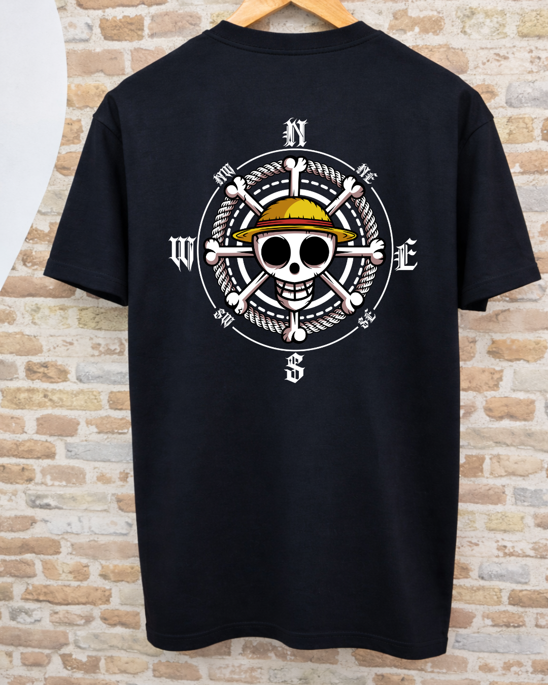 Camiseta One Piece - Jolly Roger Brújula Náutica