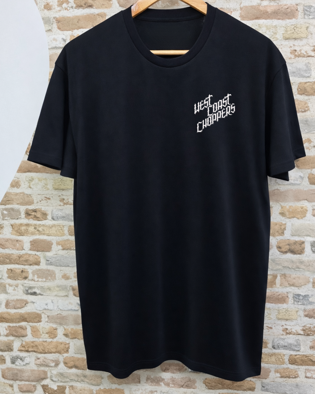Camiseta West Coast Choppers — Manos Rezando Cruz Maltesa Basic